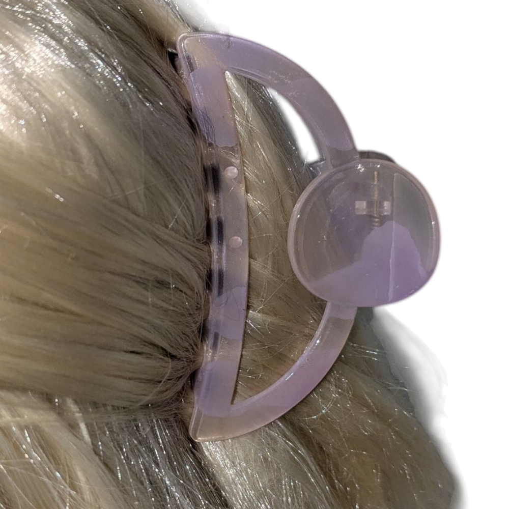 🍁 3/ $15 Boutique Claw Hair Clip